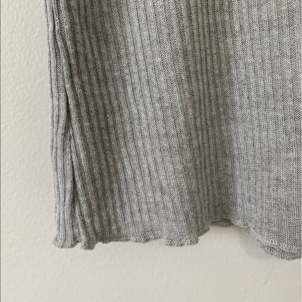 Off The Shoulder Ruffled Crop Top - Picture 3 of 5